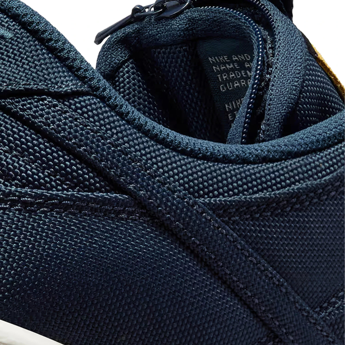 Nike SB Dunk Low Pro PRM '90s Backpack' (2023)